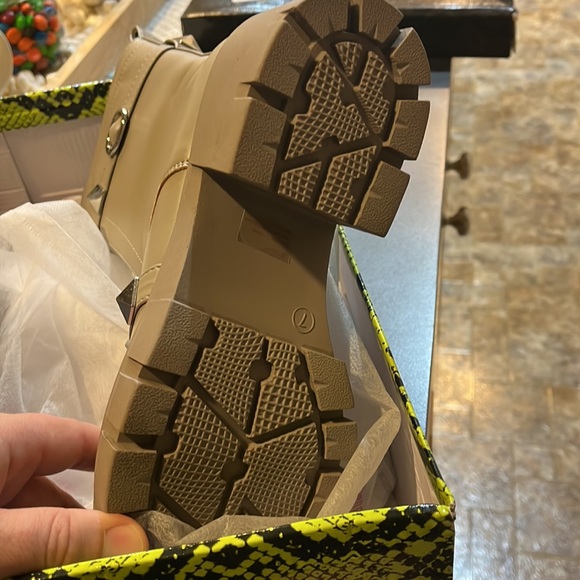 NWT Sz 7 Cape Robbin Grey Yuri Womens Boots - Picture 6 of 7